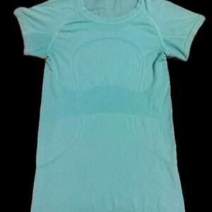 Lululemon Women's Aqua Short Sleeve Top